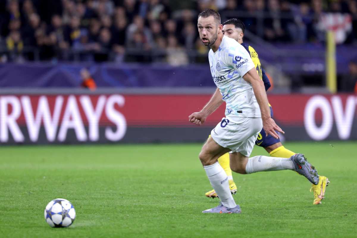 Stefan De Vrij in campo con l'Inter