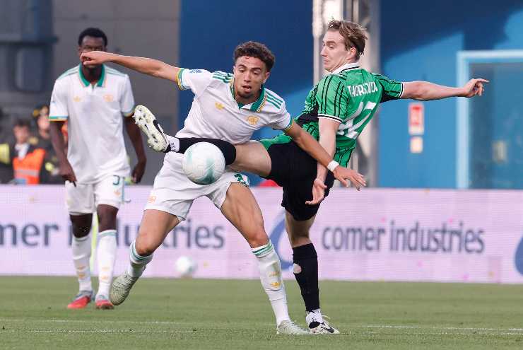 Neil El-Ayanoui contrastato da un avversario